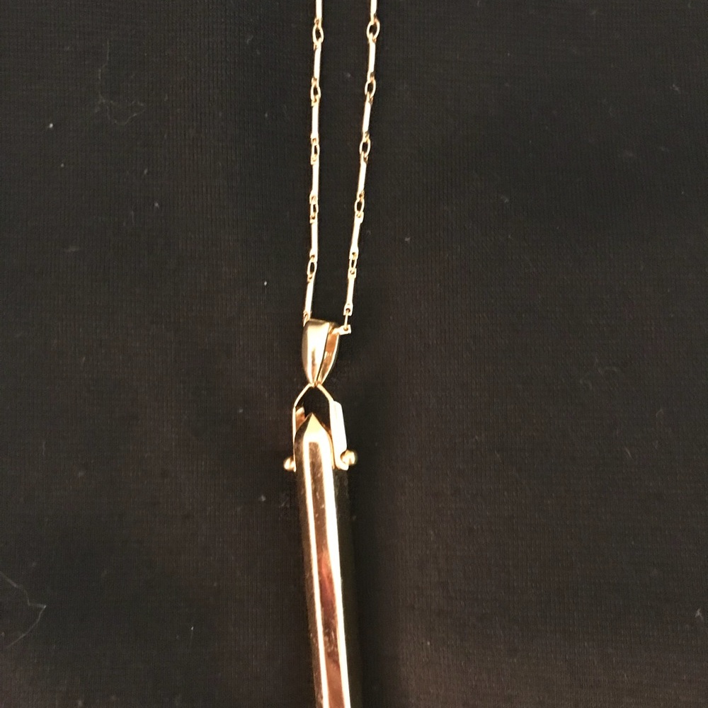 Stella and Dot gold pendant necklace